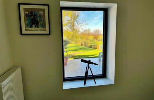 Zonnebeke Casa | Breathtaking Views of Tyne Cot Cemetery and Fields.