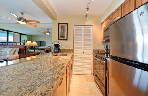 Honokowai Apartamento | Breathtaking Views! - Oceanfront! Mahana 813!