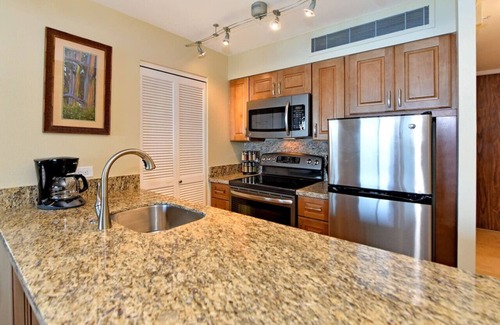 Honokowai Apartamento | Breathtaking Views! - Oceanfront! Mahana 813!