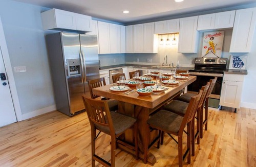 Robbinsville Cabaña | Breathtaking views lakeside cottage