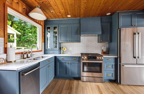 Skaneateles Cabaña | Breathtaking Views, Newly Renovated Lakefront Cottage on Skaneateles Lake