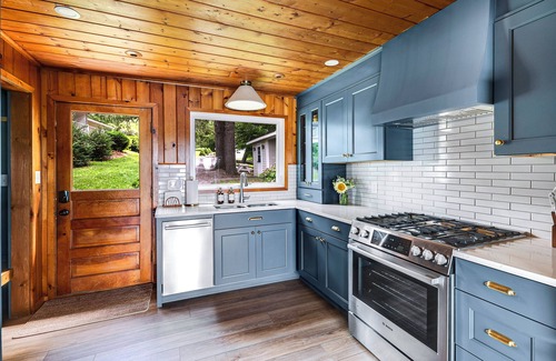 Skaneateles Cabaña | Breathtaking Views, Newly Renovated Lakefront Cottage on Skaneateles Lake