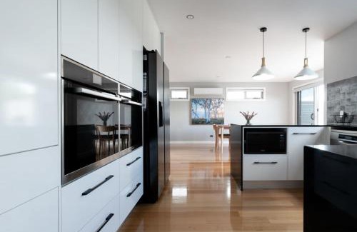 Trevallyn Casa | Breathtaking Views with Parking in Trevallyn