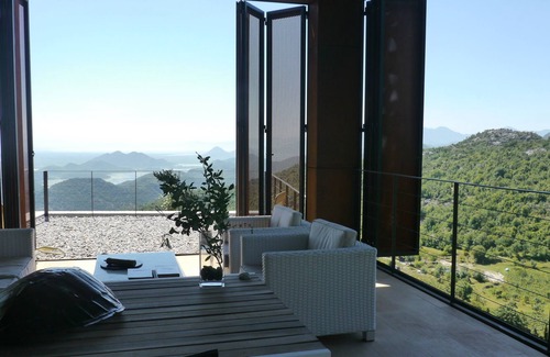 Karuc Casa | Impresionante villa rodeada por el Parque Natural del Lago Scutari (Skadar)