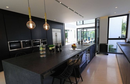 Herzliya Pituach Casa | Breathtaking Villa w Pool & Sauna Near the Beach