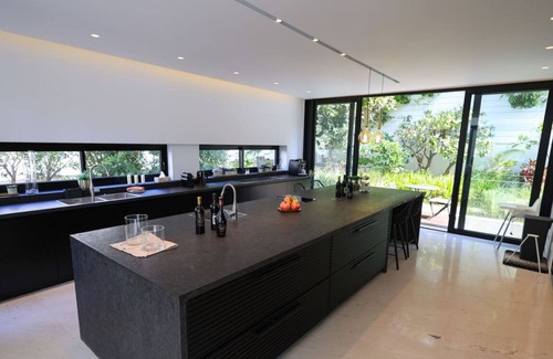 Herzliya Pituach Casa | Breathtaking Villa w Pool & Sauna Near the Beach