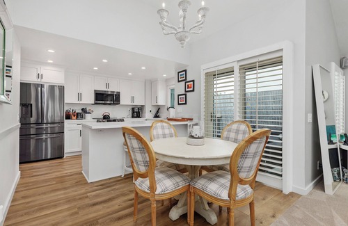 Solana Beach Condominio | Breeze & Bridle Comfy Condo WFH near Beach, Pool and Racetrack