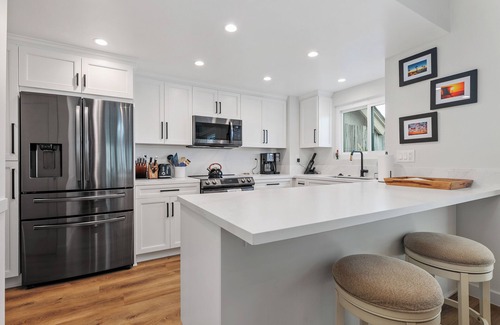 Solana Beach Condominio | Breeze & Bridle Comfy Condo WFH near Beach, Pool and Racetrack