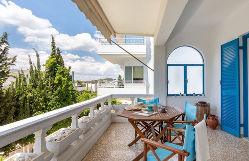 Vouliagmeni Apartamento | Breeze One Bedroom Apartment with Balcony by BluPine