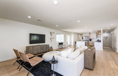 Biltmore Highlands Casa | Breezy 3BR | Private Pool + Chef’s Kitchen + More