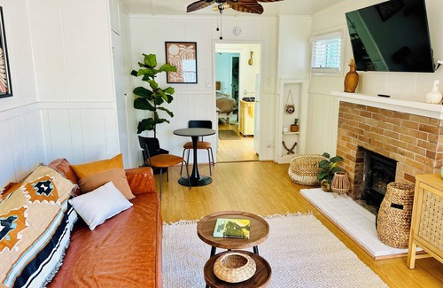 San Diego Cabaña | Breezy Bayside Escape — Cottage with Patio in Heart of Mission Beach