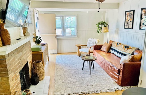 San Diego Cabaña | Breezy Bayside Escape — Cottage with Patio in Heart of Mission Beach