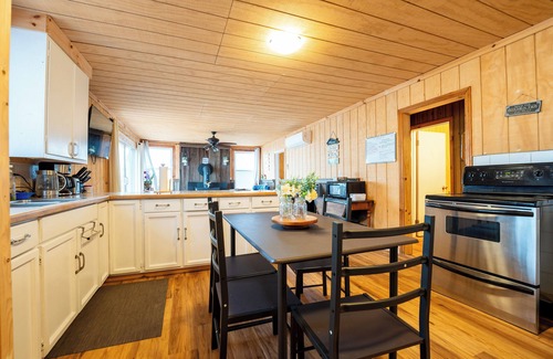 Long Point Cabina | Breezy Blue Hideaway