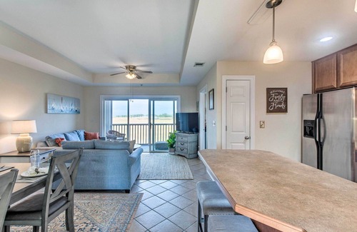 Darien Condominio | Breezy Darien Condo w/ Tranquil Marsh Views!