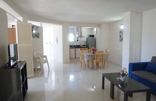 Inch Marlowe Apartamento | Breezy LR GND Floor Apt Higher Heights, Barbados