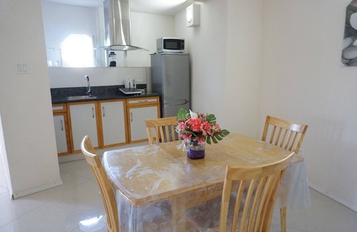 Inch Marlowe Apartamento | Breezy LR GND Floor Apt Higher Heights, Barbados