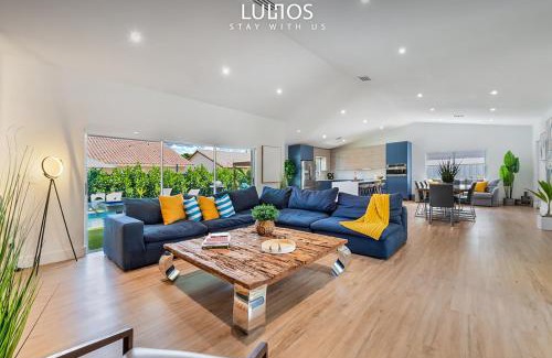 Richmond West Casa | Breezy Oasis with Pooltable, Heated Pool, Golf & Gazeebo L29
