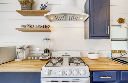 Ocean Pines Cabaña | Breezy Ocean Pines Cottage w/ Patio & Pool Access!