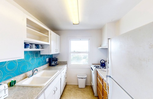 Summerland Casa | Breezy Summerland home with Pacific views - walk to beach & winery