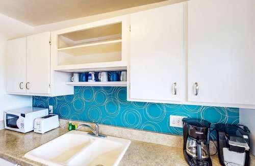 Summerland Casa | Breezy Summerland home with Pacific views - walk to beach & winery