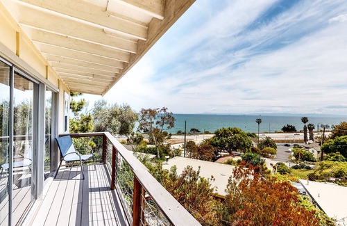 Summerland Casa | Breezy Summerland home with Pacific views - walk to beach & winery