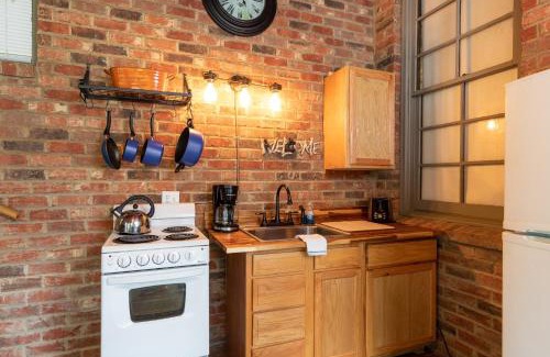 Goodlettsville Apartamento | Brenda Lee History 2BR Villa Pool Hot Tub