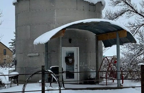 Arnold Casa | Brent & Jean's Grain Bin Inn Barn