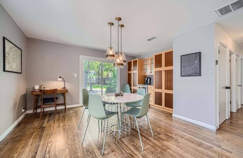 Brentwood Casa | Brentwood Bungalow. Walk & Bike Everything Austin!