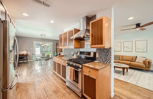 Brentwood Casa | Brentwood Bungalow. Walk & Bike Everything Austin!