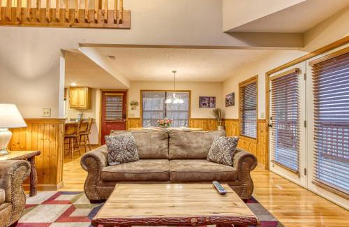 Pigeon Forge Casa | Brentwood, Resort Pool, FREE Attraction tickets, Near Parkway, Hot Tub, Arcade Game, WIFI!