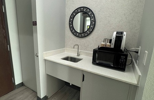 Brentwood Hotel | Brentwood Suites, Ascend Hotel Collection