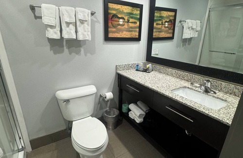 Brentwood Hotel | Brentwood Suites, Ascend Hotel Collection