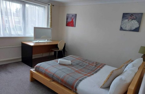 Dunstable Casa | Brentwood Townhouse - Huku Kwetu (Dunstable)