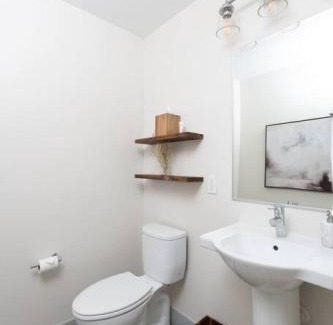 Westown Apartamento | Brewery District 2-Story 2BR Apt Near Fiserv with Rooftop, Gym, and Parking
