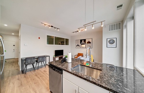 Brewerytown Apartamento | Brewerytown Condo I Free Parking I Pool I Gym