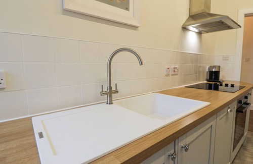Kirkmichael Cabaña | BREWHOUSE FLAT - CULZEAN CASTLE, romantic, with a garden in Maybole