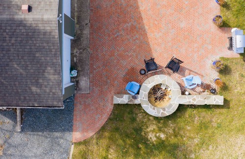 Berlin Casa | Brewhouse on Main - sleeps 10 - walk to downtown shops / bars / town events.