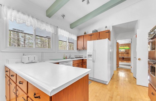 Bluewater Cabaña | Brewster Beach House: Steps From The Beach In Southcott!
