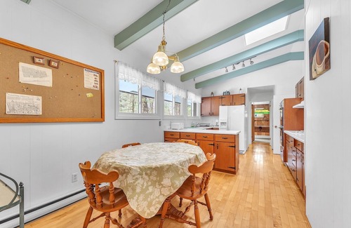 Bluewater Cabaña | Brewster Beach House: Steps From The Beach In Southcott!