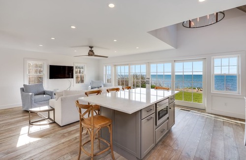 Brewster Casa | Brewster Beachfront Gem!