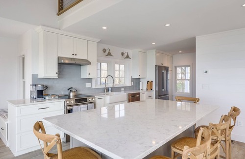 Brewster Casa | Brewster Beachfront Gem!