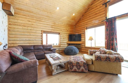 Brian Head Casa | Brian Head Cabin Minutes from Slopes with Game Room!