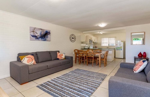 Bongaree Apartamento | Cómoda unidad de planta baja frente a la costa! Welsby Pde, Bongaree