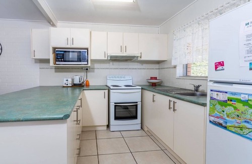 Bongaree Apartamento | Cómoda unidad de planta baja frente a la costa! Welsby Pde, Bongaree