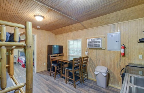 Briceville Casa | Briceville Cabin with River Access and Mountain Views!