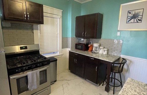Erie Casa | Brick house in Historic "Milionaire's Row" Neighborhood - 10mins to Presque Isle