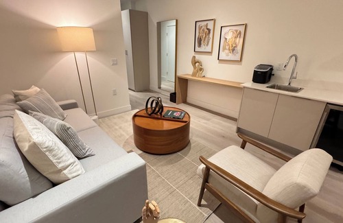 The Roads Condominio | Brickell Apt: Rooftop Pool, Stunning City Views, Modern, Spacious, Walk to Shops
