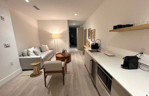 The Roads Condominio | Brickell Apt: Rooftop Pool, Stunning City Views, Modern, Spacious, Walk to Shops