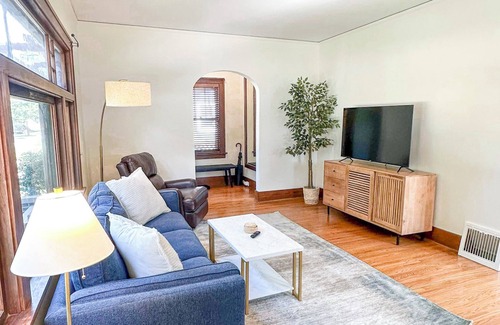 Kutzky Park Casa | Bricks - Main floor 2 bed/bath home, 2 car garage 3 blocks from Mayo Clinic!