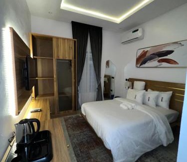 Ofin Hotel | Bricks Residence